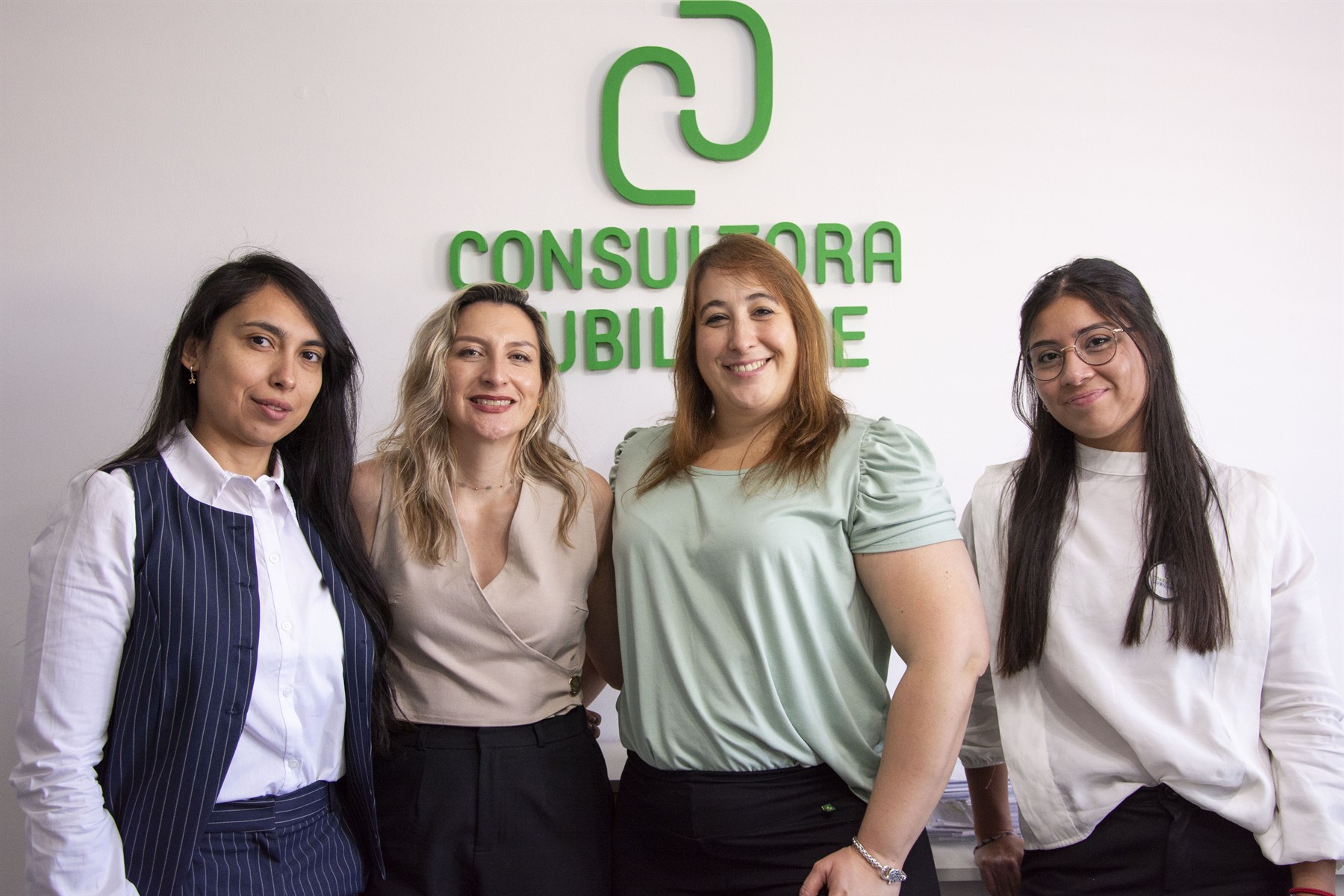 Equipo completo de Consultora Jubilarse: Alicia, Jimena, Flavia y Agustina
